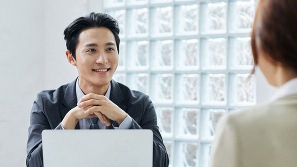 나의 관심사가 아닌 다른 사람의 관심사를 먼저 이야기할 때 비로소 원하는 그것을 얻을 수 있다. /게티이미지뱅크