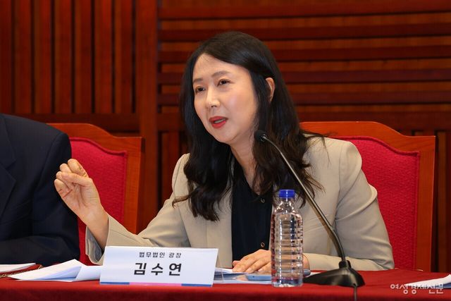 김수연 법무법인 광장 연구위원이&nbsp;토론 패널로 참석해 발언하고 있다. /류빈 기자