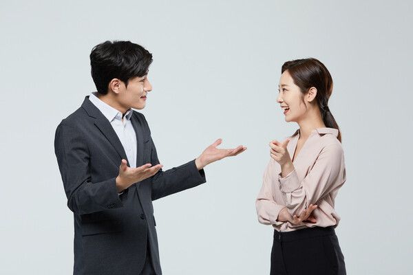 우리 앞에는 두 개의 갈림길이 있는데&nbsp;하나는 갈등과 상처로 향하는 길이고 다른 하나는 이해와 협력으로 가는 길이다. /게티이미지뱅크