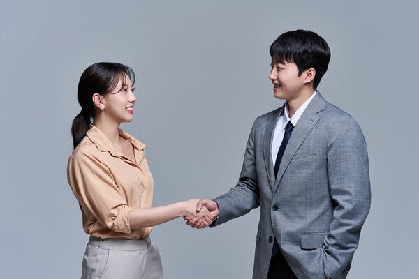 오늘 당신의 의견에 반대하는 사람을 만난다면&nbsp;당신의 목적은 논쟁에서 이기는 것이 아니라 상대방의 마음을 얻고&nbsp;그들의 열렬한 협력을 얻는 것임을 기억하자. /게티이미지뱅크