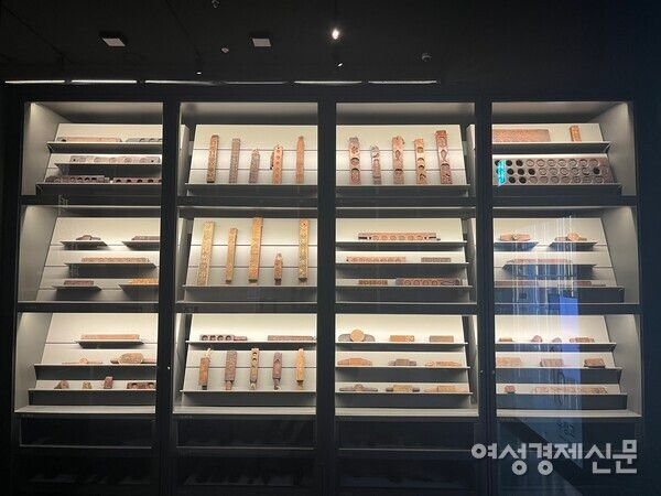 개방형 수장고인 국립민속박물관 파주 내 떡살 전시 전경 /프레스 모멘트