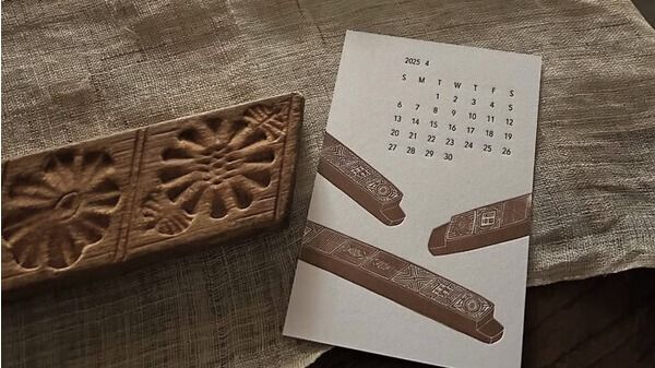 2025년 프레스 모멘트 4월 달력과 떡살 /room 208 인스타그램