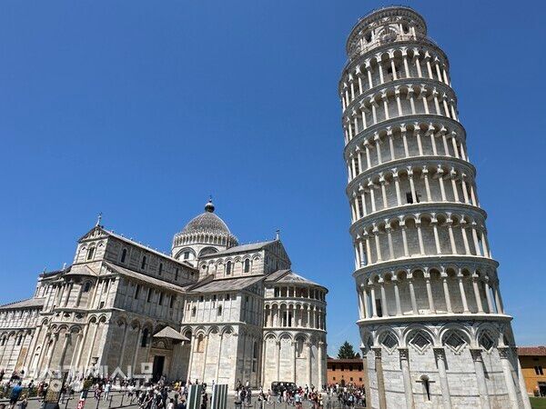 피사의 가장 대표적인 이미지 두오모 대성당의 기울어진 종탑 사진 /박재희