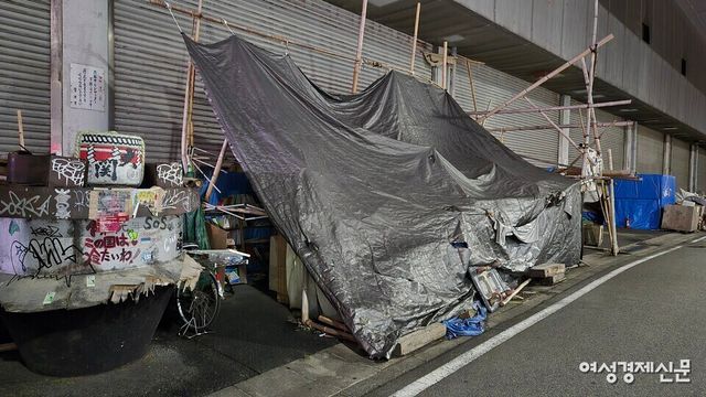 오사카 아이린지구에 위치한 노숙인 텐트촌 /여성경제신문