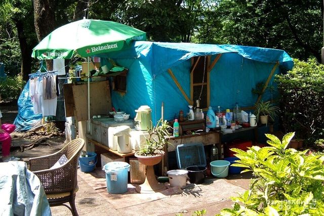 여성노숙인이 살고 있는 한 텐트 /마루야마 유미 교토대 교수