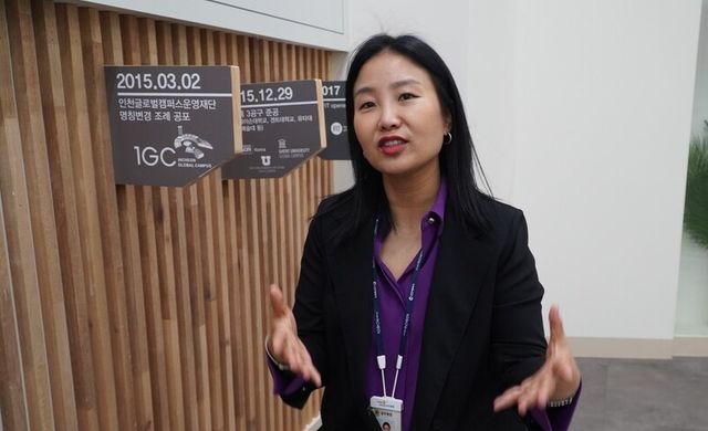 인천광역시청 콘텐츠기획관실의 이혜정 주무관이 인터뷰를 하고 있다. /인천시청