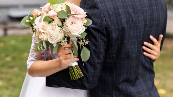 영미권 예비부부들이 결혼식 하객 규모를 대폭 축소하고 있다. 결혼식을 소규모로 치르는 '미니머니(minimony)' 트렌드가 확산하는 추세다. /게티이미지뱅크