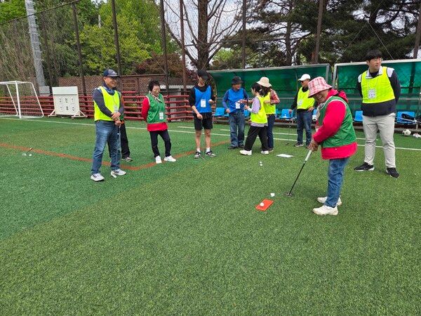 미니 골프 대회. 홀인원도 나오고 /박종섭