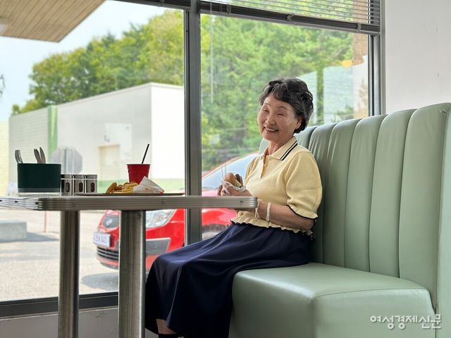 한씨는 '나의 운전 졸업식' 캠페인의&nbsp;두&nbsp;번째&nbsp;주인공이자&nbsp;최초의&nbsp;80대&nbsp;모델이다. /김정수 기자