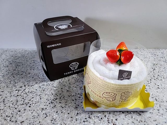 선물용으로 인기인 케이크 모양의 수건이다. /사진=홍미옥