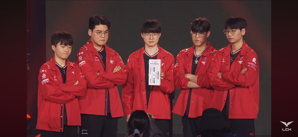 T1은 한화생명 상대로 당했던 매치 7연패의 악몽을 이날 대표 선발전에서 완벽히 끊어냈다. /LCK 유튜브 캡처