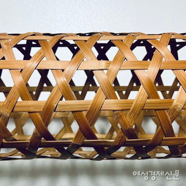 구멍의 간격까지 동일한 죽부인. 역시 장인은 장인이다. /프레스 모멘트