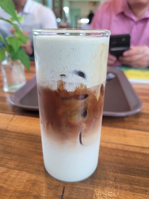 정선군 북평면 항골숨바우길 트레킹의 시작점인 나전역 카페의 나전역 크림커피. /사진=김성주