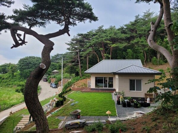 필자 설계 경남 양산 소재 단독주택 석경수헌, 이 집을 지을 때 건축주의 나이가 여든이어서 집의 유지 관리에 초점을 맞추었다. /김정관