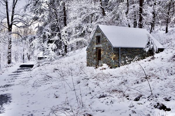 Clay Houses(Boulder-Room-Holes), 2007, Andy Goldsworthy /Glensotone Museum