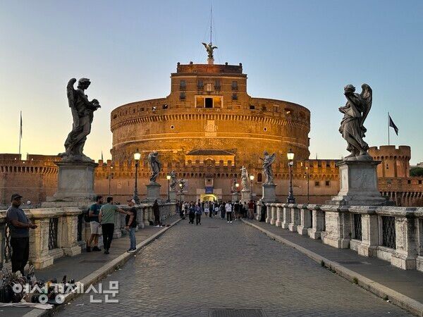 일몰 직후의 산탄젤로성 /사진=박재희