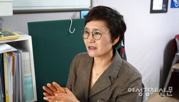 박봉수 디아스포라 연구소 소장이 지난 6월 17일 여성경제신문과 인터뷰하고 있다. /장세곤기자