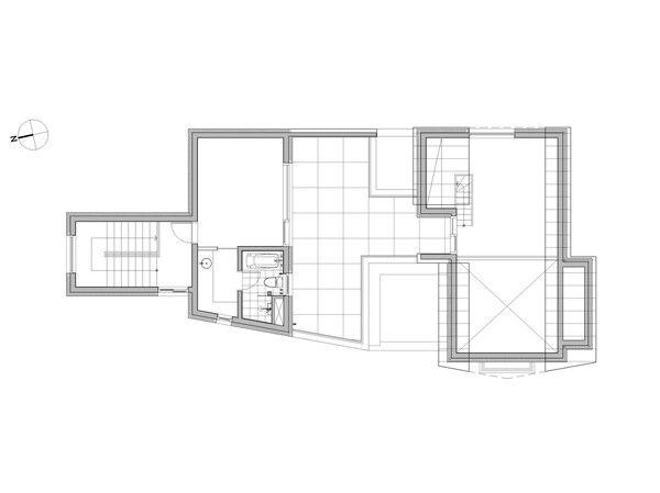 단독주택 위층, 부부 침실은 마당에 면해 정남향 햇살이 들고, 다락을 통해 거실채로 드나들 수 있다. /김정관