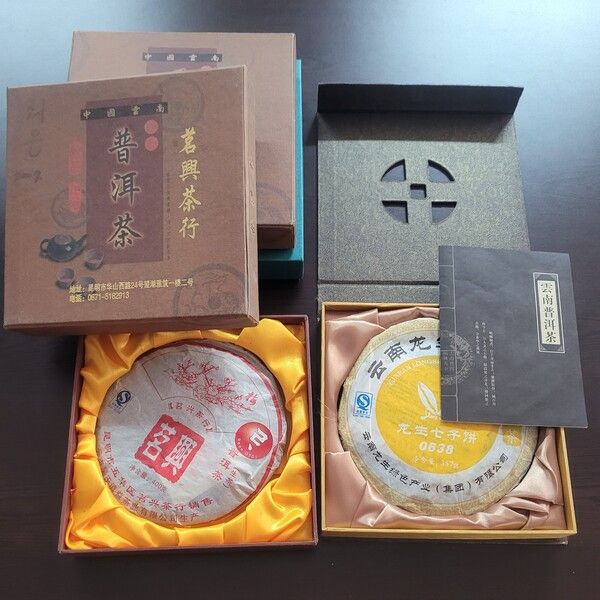 죽포 밖으로 나온 보이차를 가장 안전하게 보관하려면 두꺼운 종이 상자에 담으면 된다. 그렇지만 보이차 규격에 맞는 종이 상자를 구하는 게 쉽지 않으니 판매자가 담아서 출시하면 좋겠다. 보이차는 아직 차마고도를 통해 차를 팔던 지난 시절 그대로 판매하고 있는 게 아닌가 싶다. /김정관