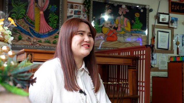 아지마 우즈베키스탄 교민회 대표가 식당에서 인터뷰하고 있다. 그는 두 자녀를 홀로 키우고 있는 이주 여성이다. /장세곤 기자