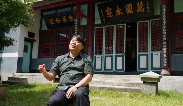 주희풍 인천화교협회 부회장이 여성경제신문과 인터뷰하고 있다. /장세곤 기자