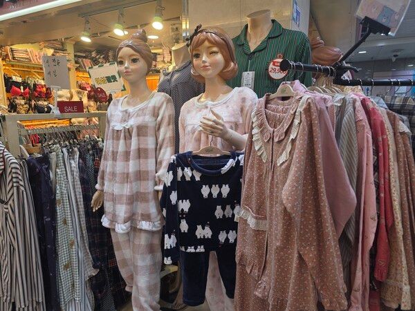 파자마 파티의 열풍으로 다양한 디자인의 잠옷이 인기다. /사진=홍미옥