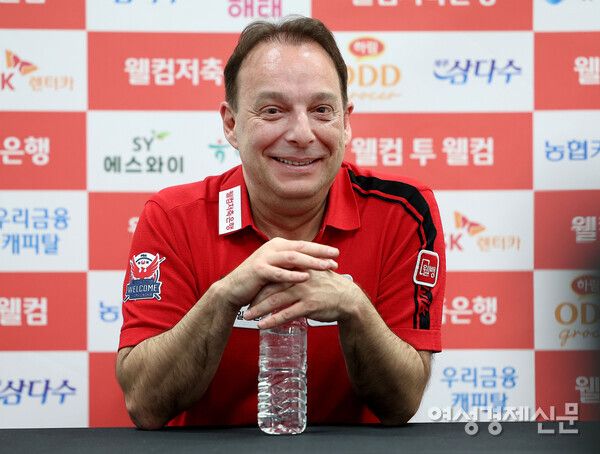 양심을 고백하는 것도 큰 용기다. 산체스는 당구의 품위를 끌어올린 진정한 영웅의 모습을 보여주었다. /PBA