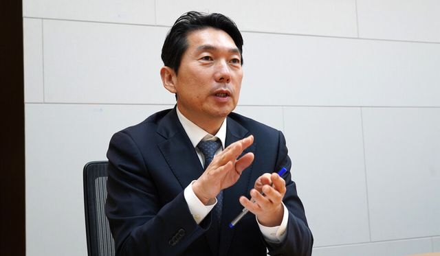 홍은표 블록체인법학회장(법무법인 (유) 광장 변호사)이 지난 11일 여성경제신문과 인터뷰하고 있다. /장세곤 기자