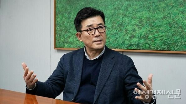 차현진 호서대학교 디지털금융경영학과 교수가 지난 1월 30일 여성경제신문과 인터뷰를 하고 있다. /이상헌 기자&nbsp;