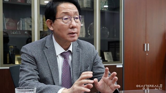 김상훈 국민의힘 의원이 지난 1월 23일 사무실에서 여성경제신문과 인터뷰하고 있다. 김 의원은&nbsp;혁신뿐만 아니라 안전성에도 높은 비중을 둬 제도 설계를 해야 한다고 주장했다. /이상헌 기자