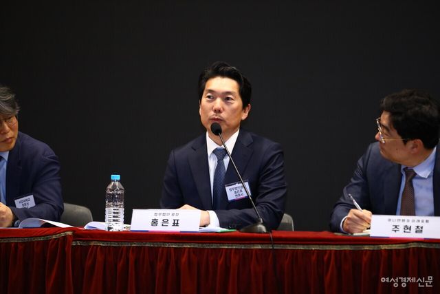 홍은표&nbsp;법무법인&nbsp;광장&nbsp;변호사(블록체인법학회장)가 발언하고 있다. /류빈 기자