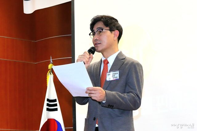 18일 한국금융투자협회 불스홀에서 열린 제10회 여성경제신문 금융포럼에서&nbsp;김종현 한국핀테크산업협회장(쿠콘 대표)이 축사하고 있다.&nbsp; /류빈 기자