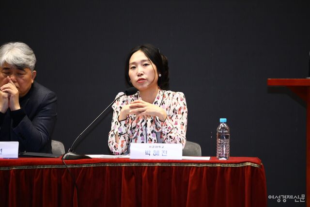 박혜진&nbsp;서강대학교 AI 소프트웨어 융합대학원 교수가 발언하고 있는 모습 /류빈 기자