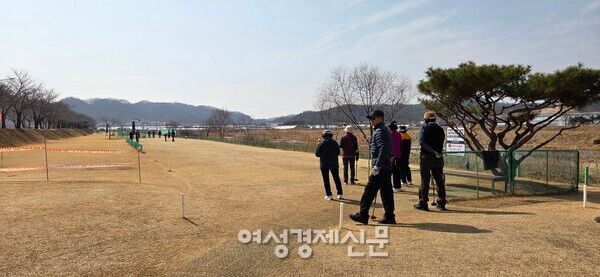 파크골프는 일반 골프에 비하여 많은 장점을 갖고 있어 인기 상승 중이다. /박종섭