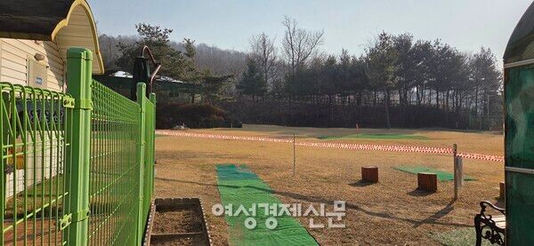 잔디 보호를 위해 휴장에 들어간 골프장 /박종섭