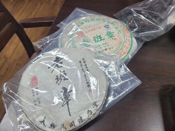 2008 진승 노반장 외 2종의 노반장을 마셨고, 마지막에 동경당 노반장으로 그나마 노반장 향미의 결에 공감할 수 있었다. 보이차왕이라고 하는 노반장, 감탄할 만한 차로 마셔본 사람이 얼마나 될까? /김정관