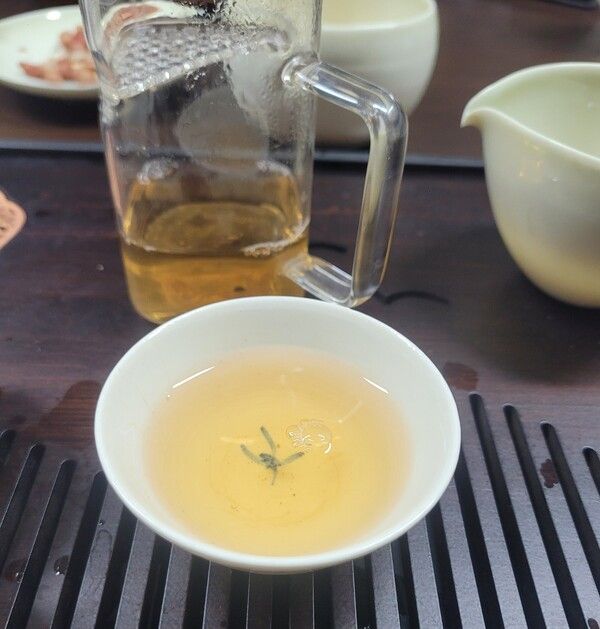 '아~~~이 향미라서 노반장이라고 하는구나'라고 탄복할 만한 차를 만나려면 인연이 닿아야 가능하지 싶다.