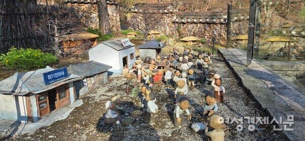 옛날 모습을 돌아볼 수 있는 추억의 정원은 미소를 짓게 한다. /박종섭