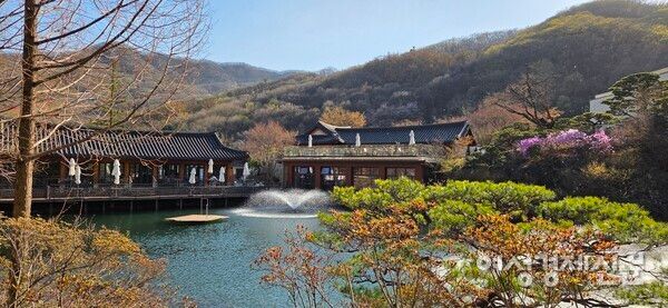 화담숲 연못의 전통적인 아름다운 모습 /박종섭