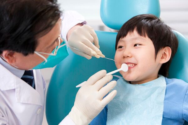  대한소아치과학회에서는 첫 치과 방문 시기를 ‘첫 이가 나는 때’로 권장하고 있다. 보통 생후 약 6개월 전후이다. /게티이미지뱅크