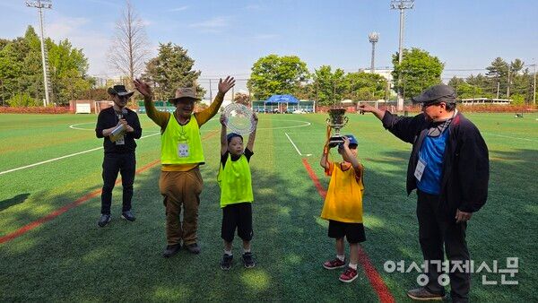 우승팀에는 상품과 트로피가 주어지고 명랑운동회는 다음 해를 기약하게 된다. /박종섭
