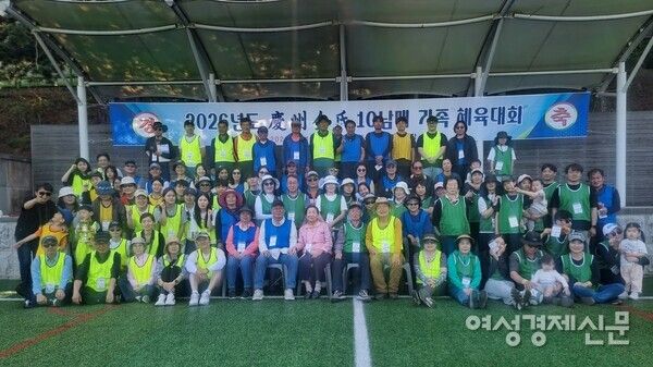 한 군데 모여 단체 사진도&nbsp; 찍고 /박종섭