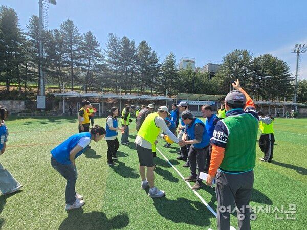 피구 경기를 하기 전 상호 인사하는 모습 /박종섭