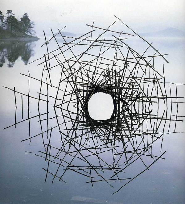 ‘SCREEN’, 1998. ANDY GOLDSWORTHY (1956 ~), AQUATINT PRINTED IN COLORS (6.9 X 6.9 IN.) /COURTESY OF ARTNET&nbsp;