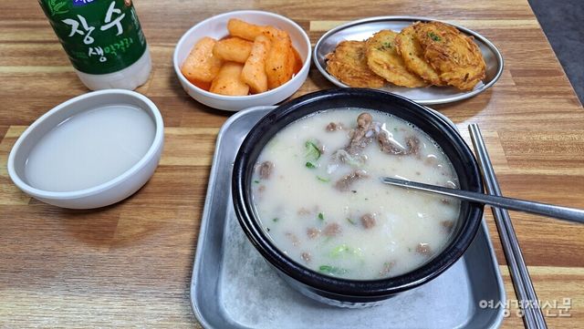 한우국밥에 감자채전을 포함한 1인 세트메뉴 /이상무 기자