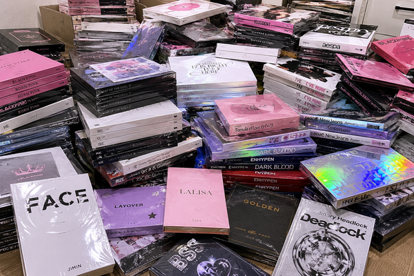 개봉도 하지 않은 CD 더미 /사진=김성만&nbsp;&nbsp;