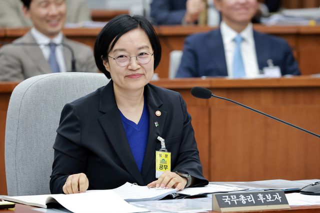 한성숙 국무총리가 지난 달 26일 국회에서 열린 인사청문회에서 질의에 답변하고 있다. /연합뉴스