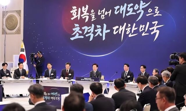 이재명 대통령이 지난달 29일 청와대에서 열린 3대 메가프로젝트 국민보고회에서 발언하고 있다. /연합뉴스