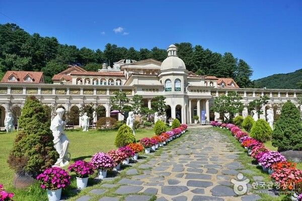 경기도여행, 허브아일랜드 핑크뮬리축제 (사진출처=한국관광공사)