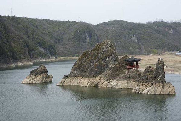 충북 단양여행 남한강 절벽 산책로 (사진출처=한국관광공사)
